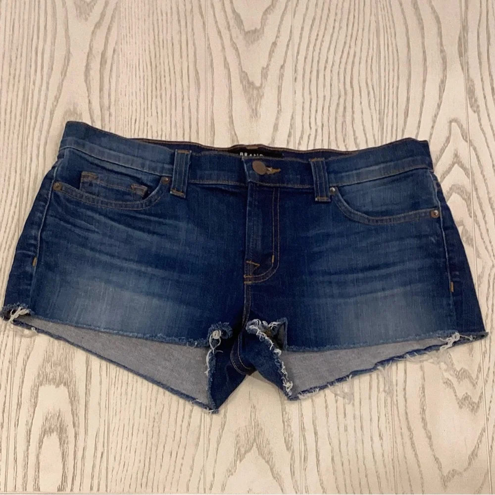 J Brand 27 (US 4) Cut-Off Denim Shorts Karma Women’s Low Rise Stretch Dark Wash